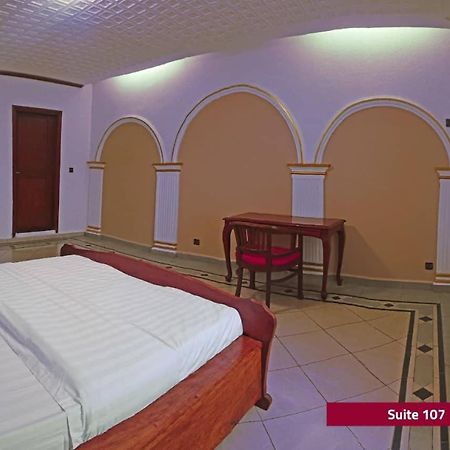 Hotel Le Majestic Douala Exterior photo