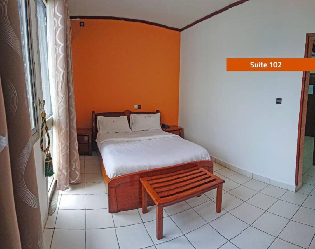 Hotel Le Majestic Douala Exterior photo