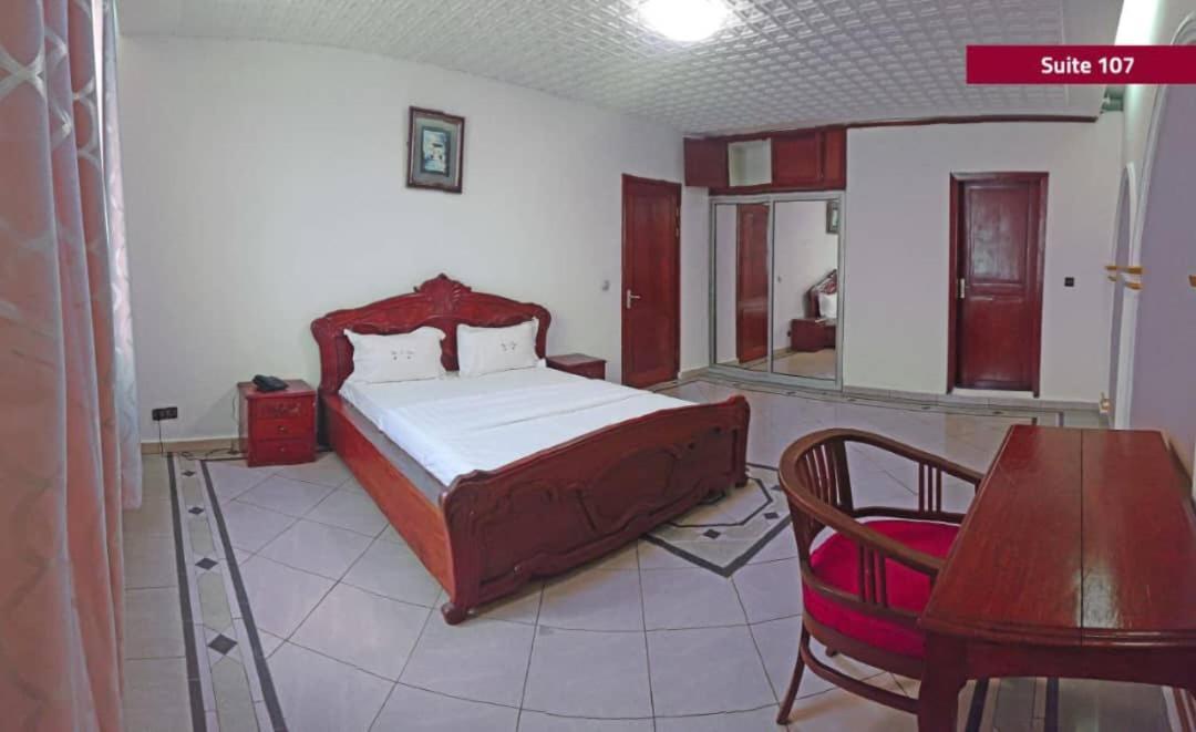 Hotel Le Majestic Douala Exterior photo