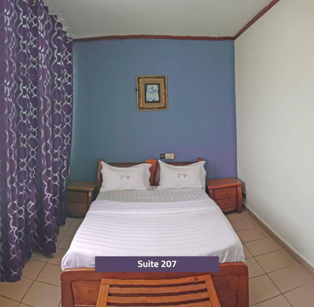 Hotel Le Majestic Douala Exterior photo
